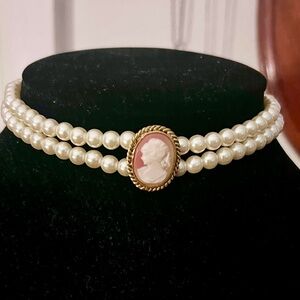 Elegant Pearl Cameo Choker
